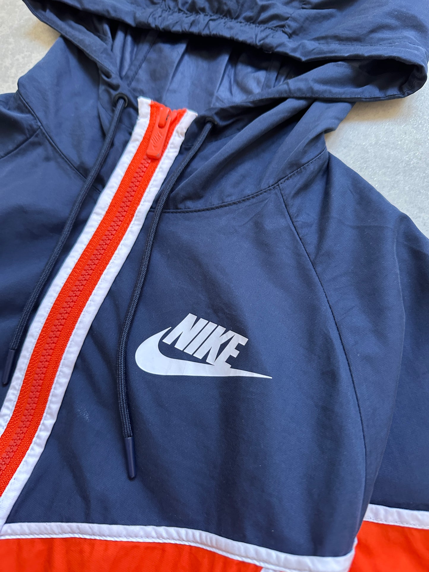 Nike Windrunner ženska šuškava jakna (XS)