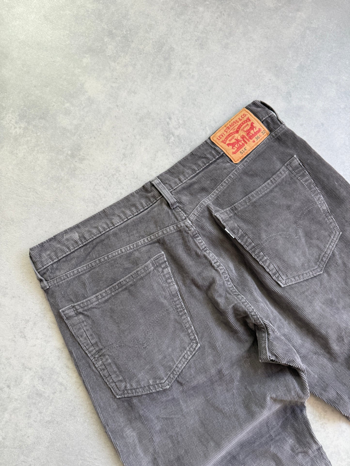 Levis 514 muške samtane hlace (36x32)