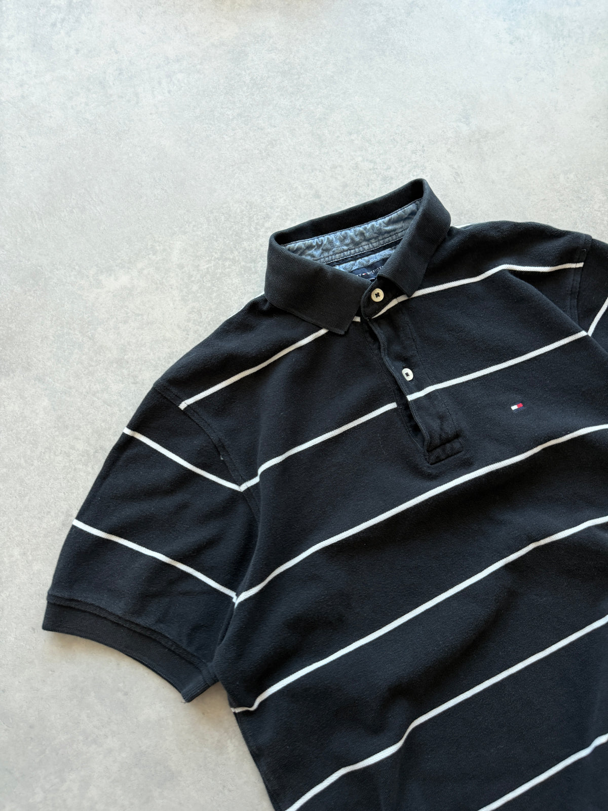 Tommy Hilfiger muška crna prugasta polo majica (M)