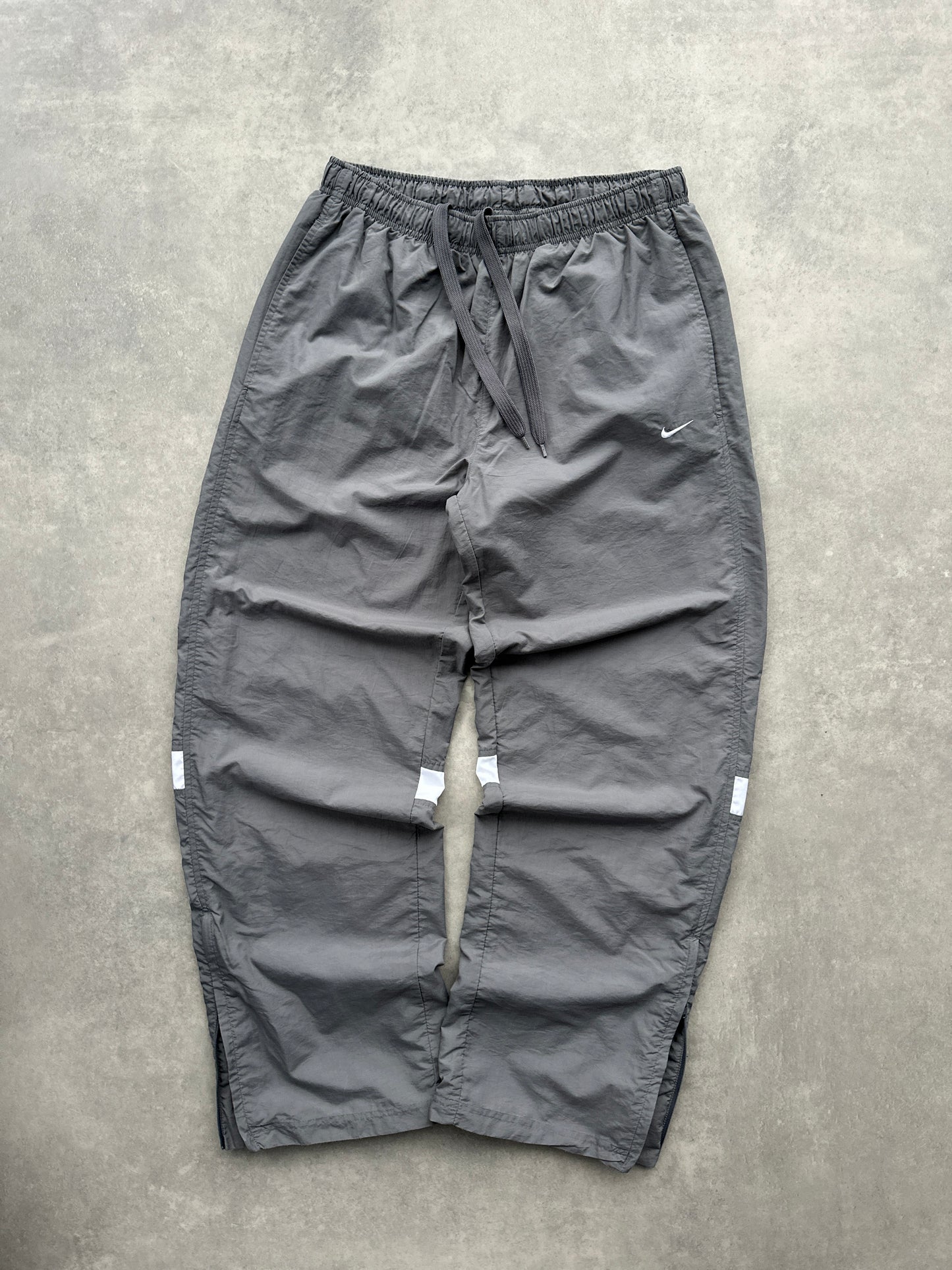 Nike 2000s muška siva baggy trenerka (L)