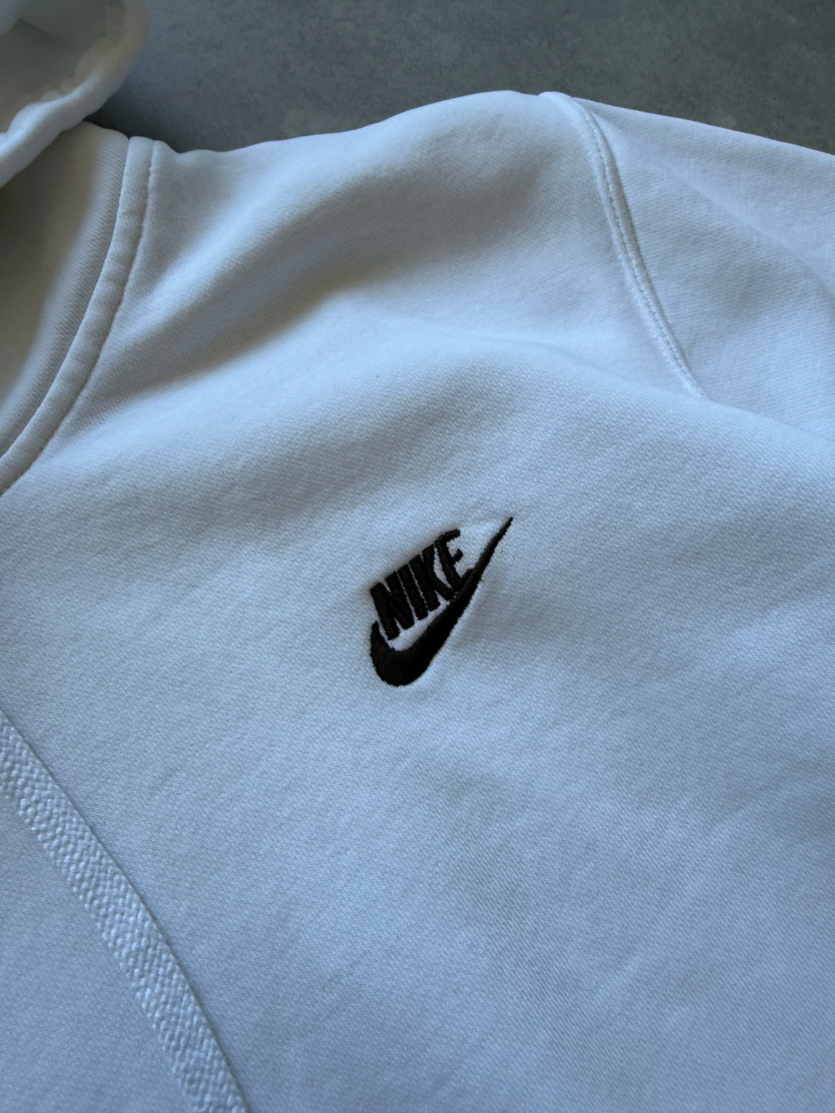Nike muška basic bijela dukserica (M)