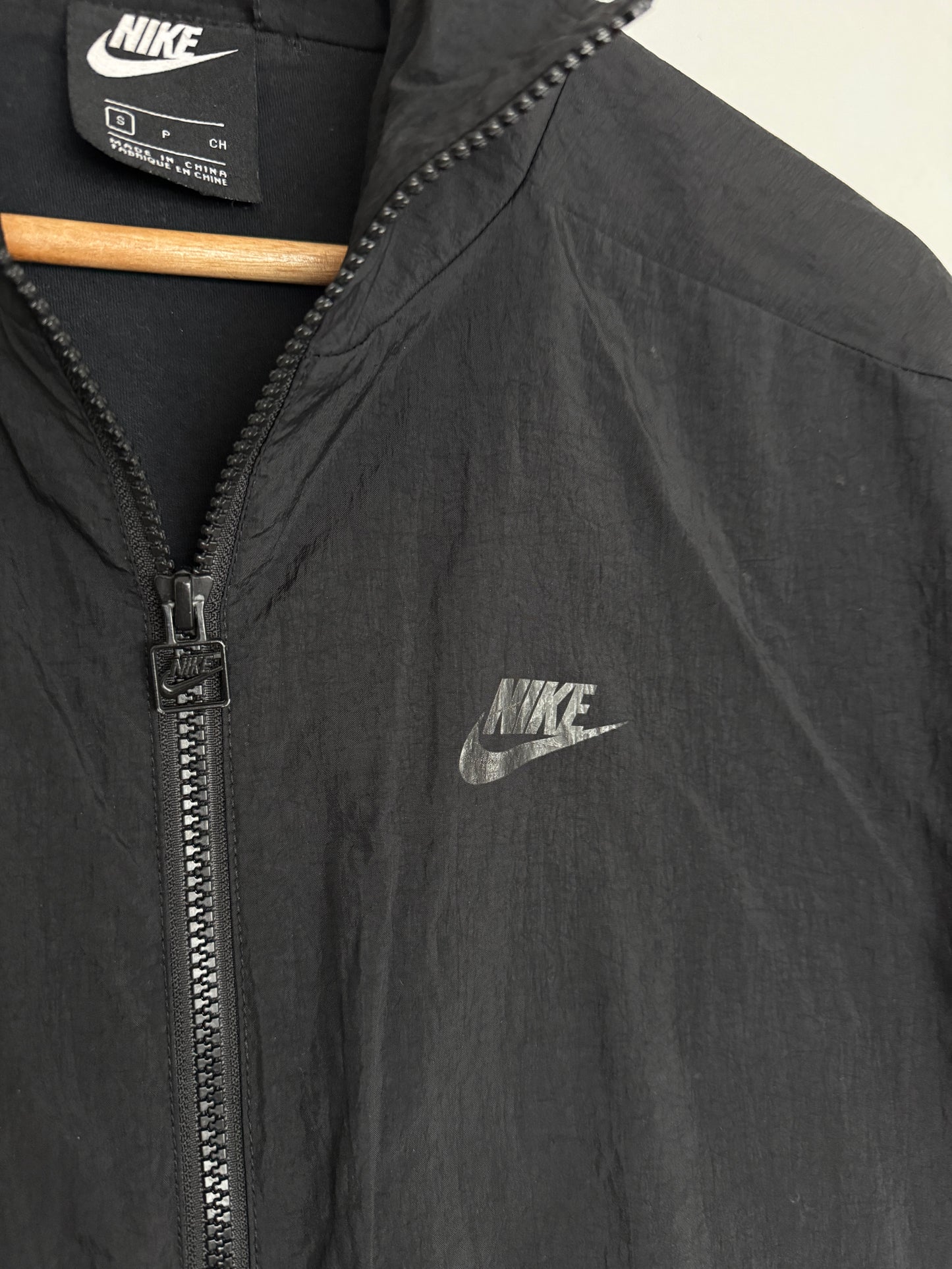 Nike muška oversized crna šuškava dukserica (S)