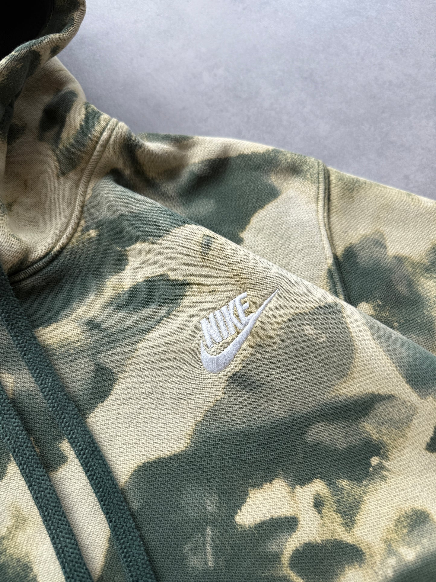 Nike muška zelena bleech dye dukserica (XS)