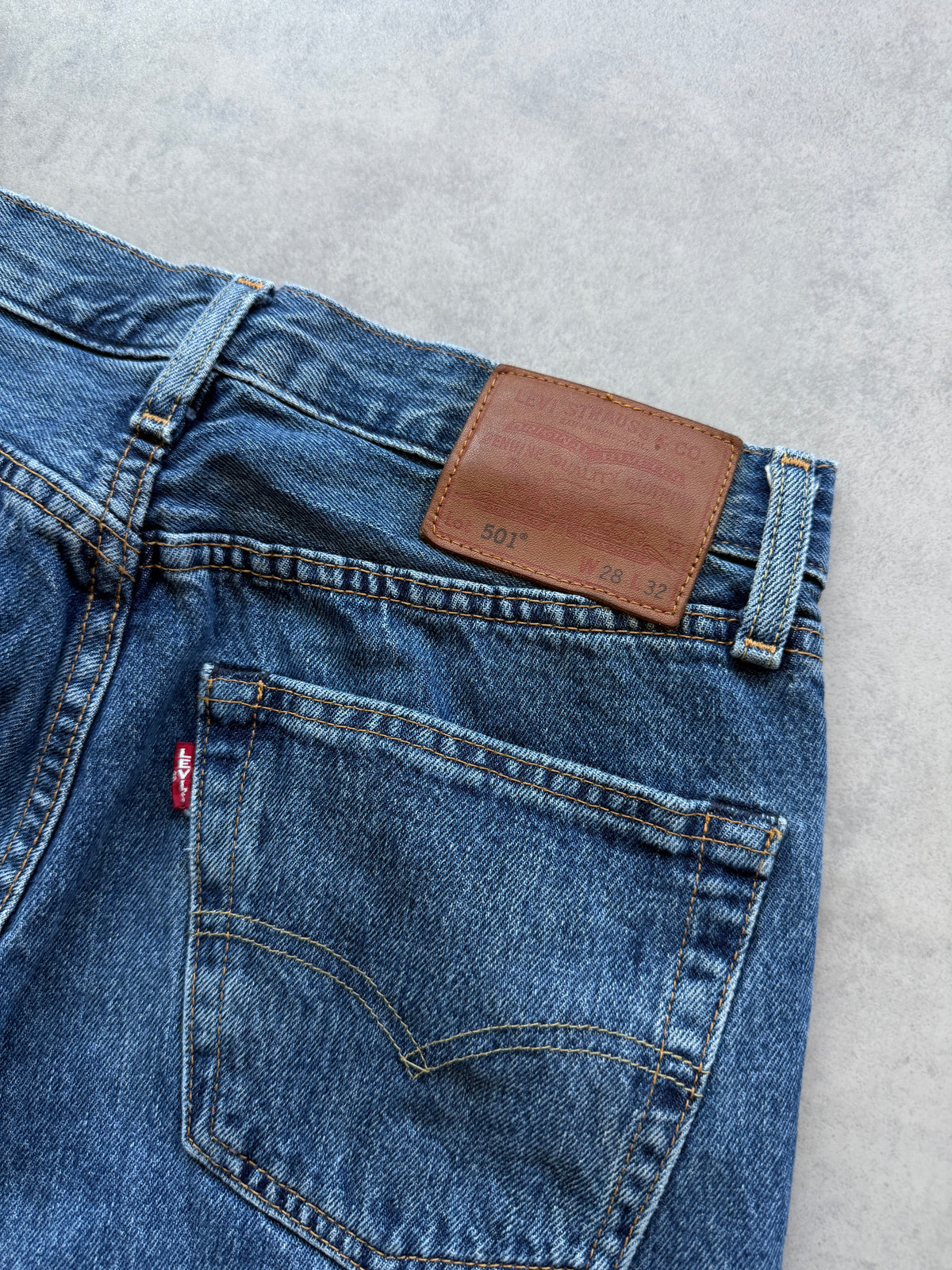 Levis 501 Big E ženske tamno plave farmerke (28x32)