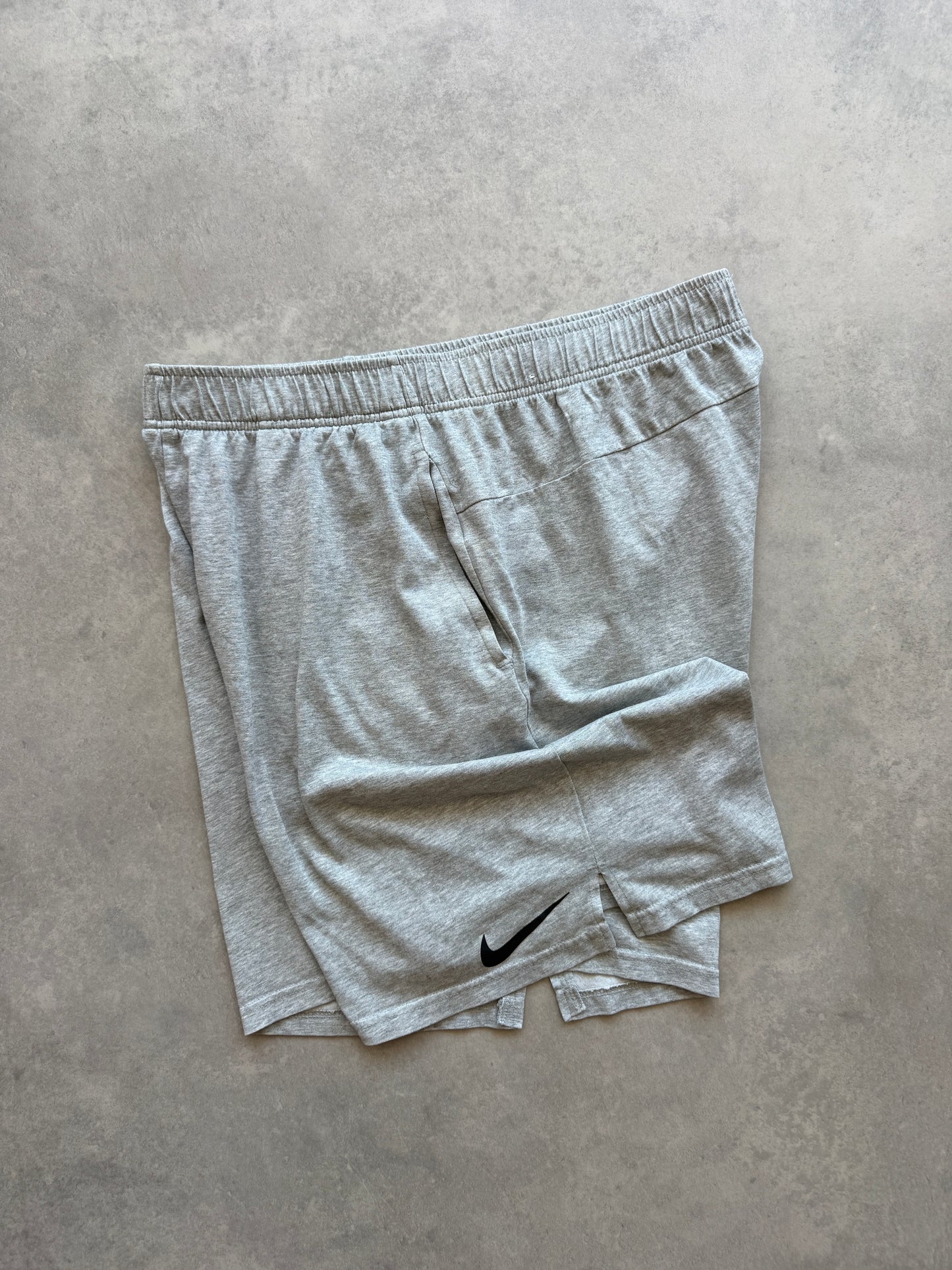 Nike Dri Fit muški basic sivi šorc (L)