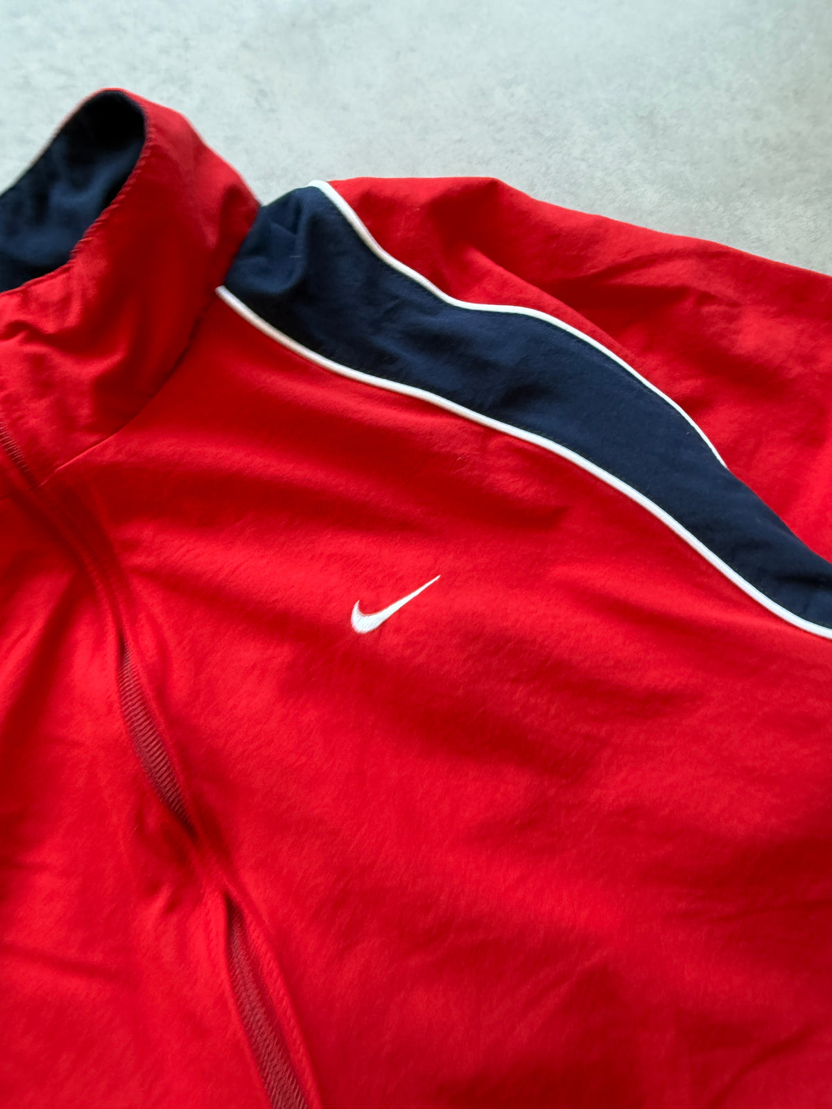 Nike 00s muška crvena šuškava dukserica (XL)