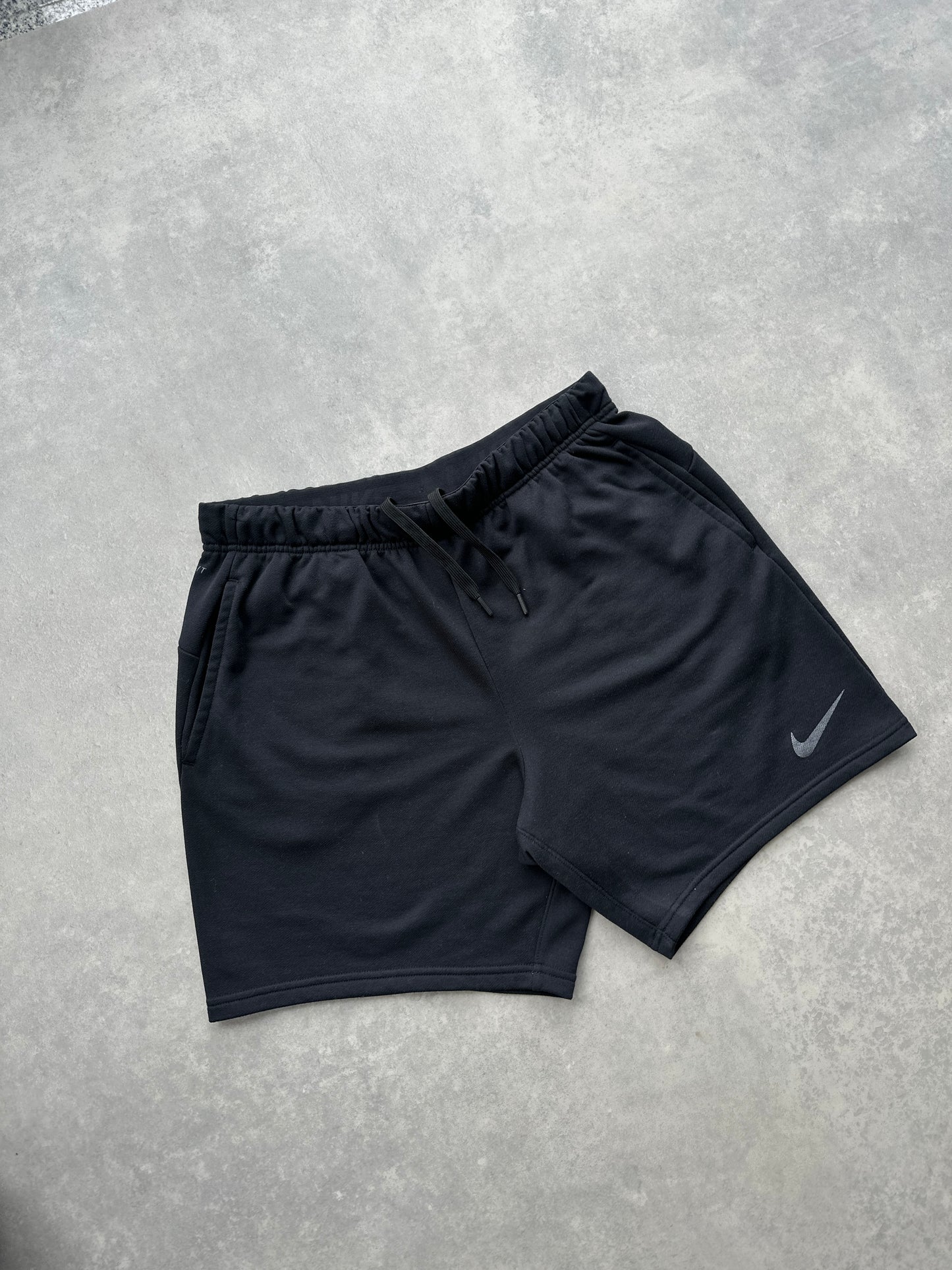 Nike basic crni muški šorc (L)