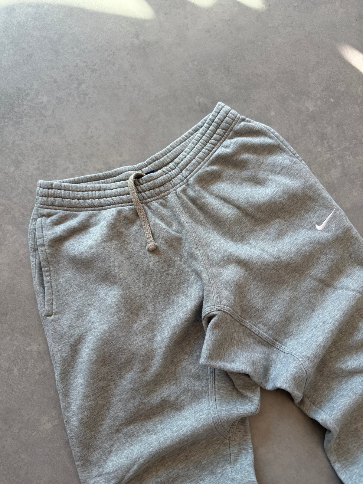 Nike muška basic siva trenerka (L)
