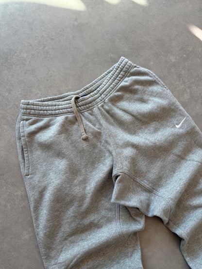 Nike muška basic siva trenerka (L)