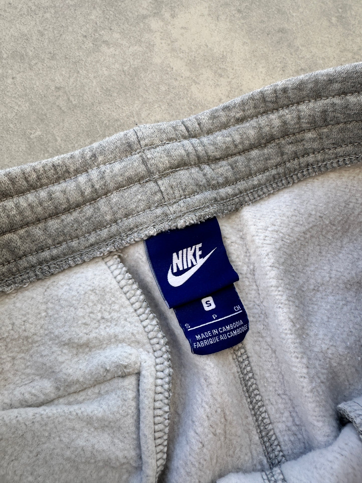 Nike muška basic slim fit siva trenerka (S)