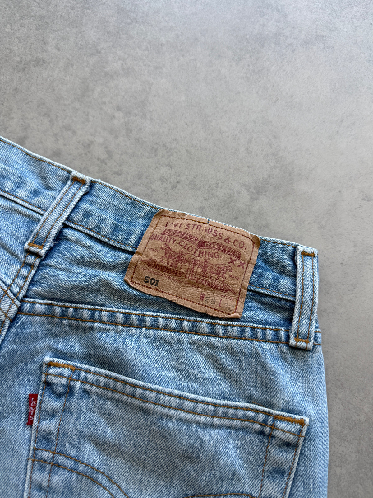 Levis 501 vintage 90s ženske farmerke (28x32)