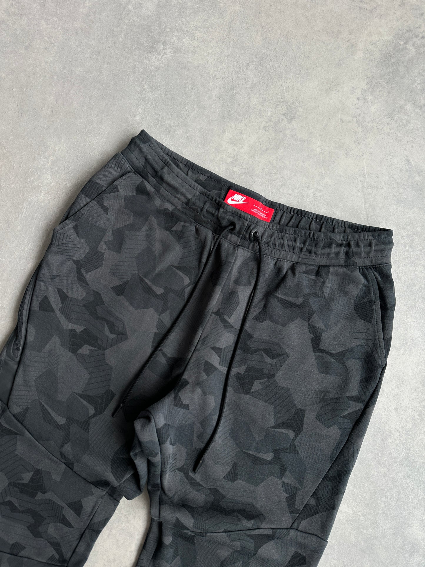 Nike Tech Fleece Camo muška trenerka (L)