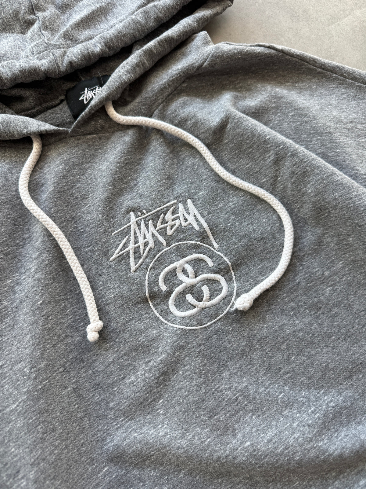 Stussy ženska siva oversized crop dukserica (M)
