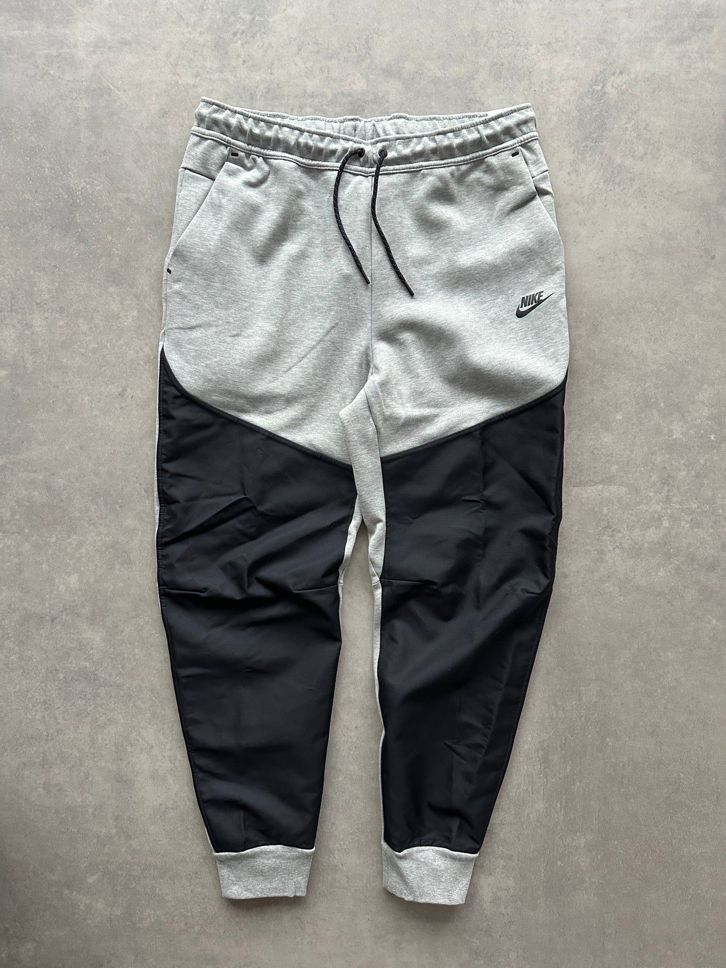 Nike Tech Fleece Hybrid muška siva trenerka (L, XL)