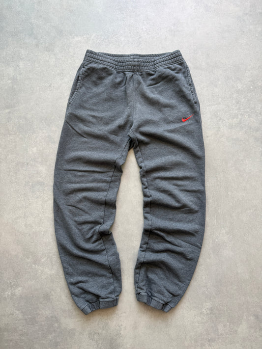 Nike muška basic siva trenerka (M)