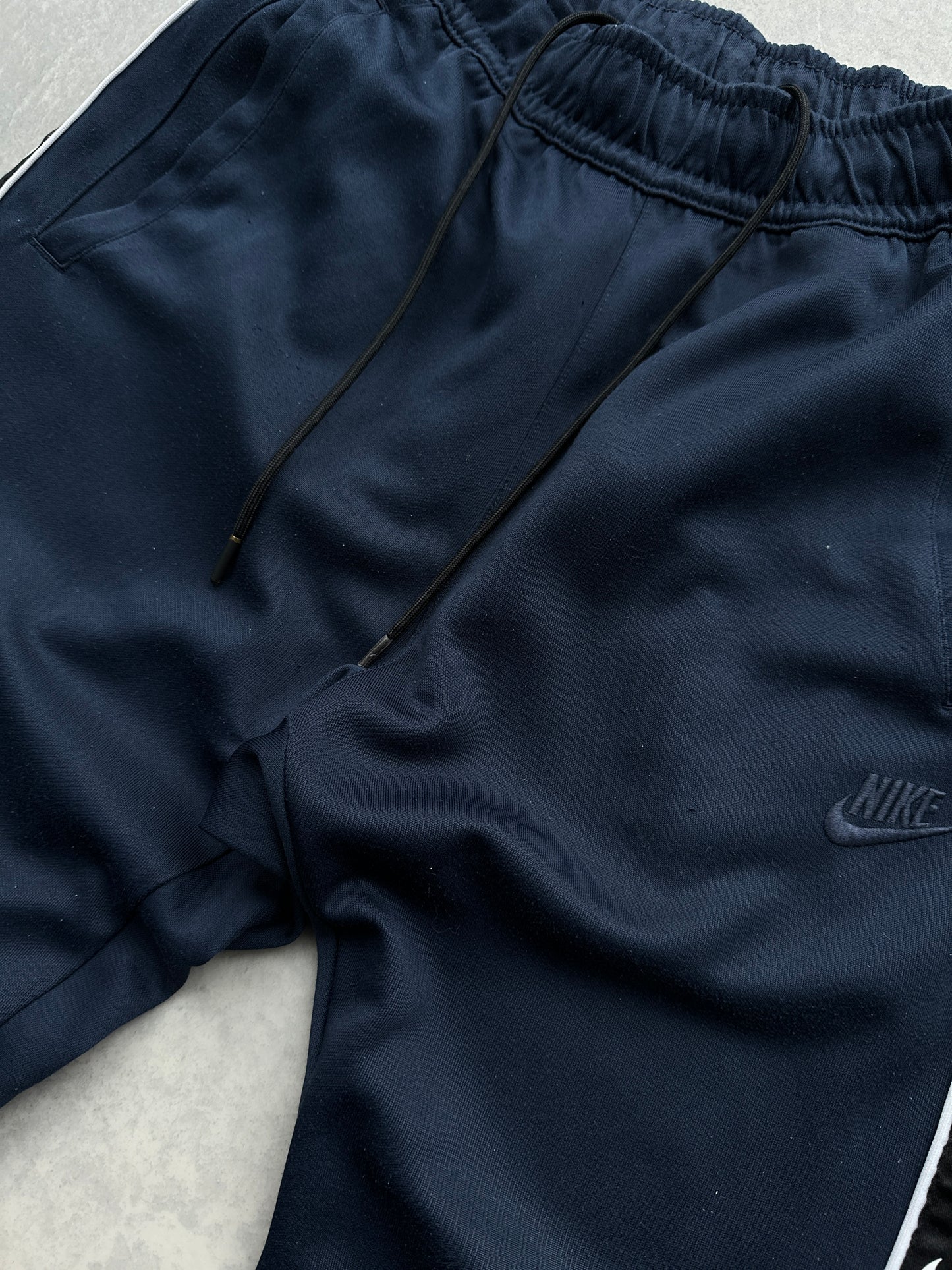 Nike muška basic navy trenerka (XS)
