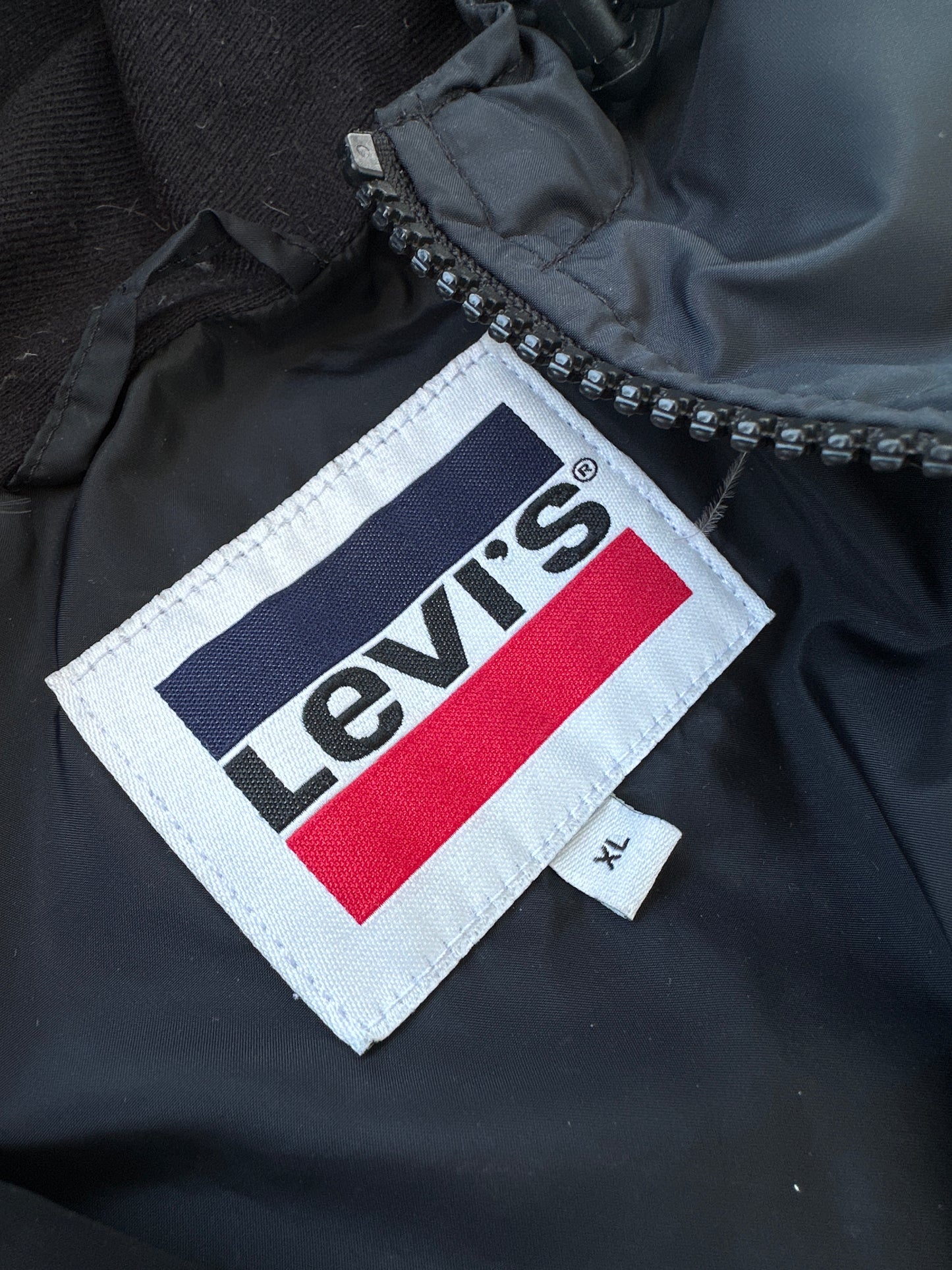 Levis muska crna puffer jakna (XXL)