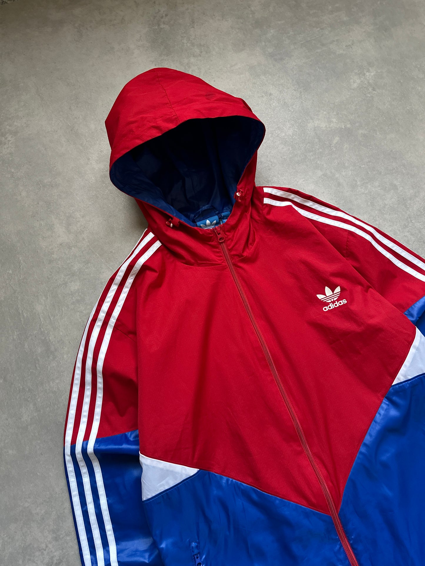 Adidas muška crvena šuškava dukserica (L)