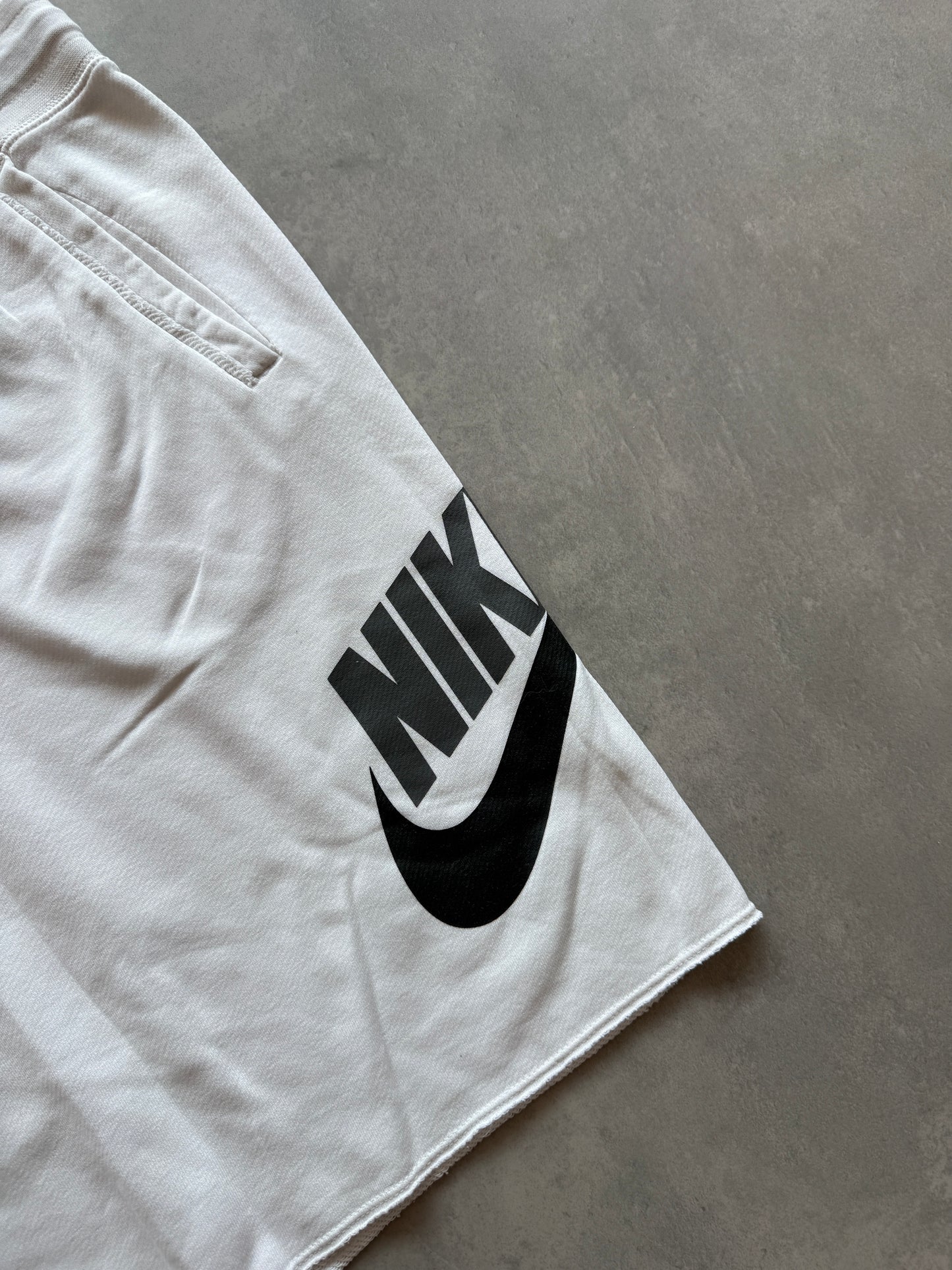 Nike muški bijeli šorc (L)