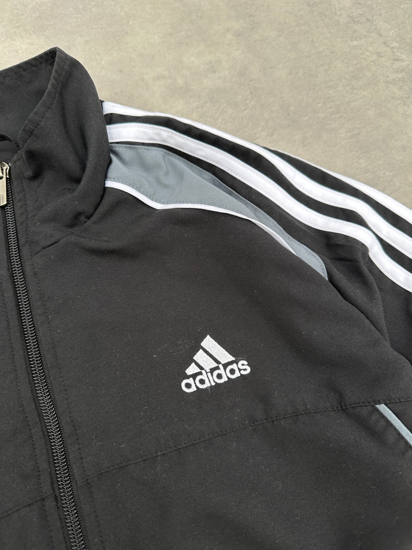 Adidas 2000s muška basic šuškava dukserica (S)