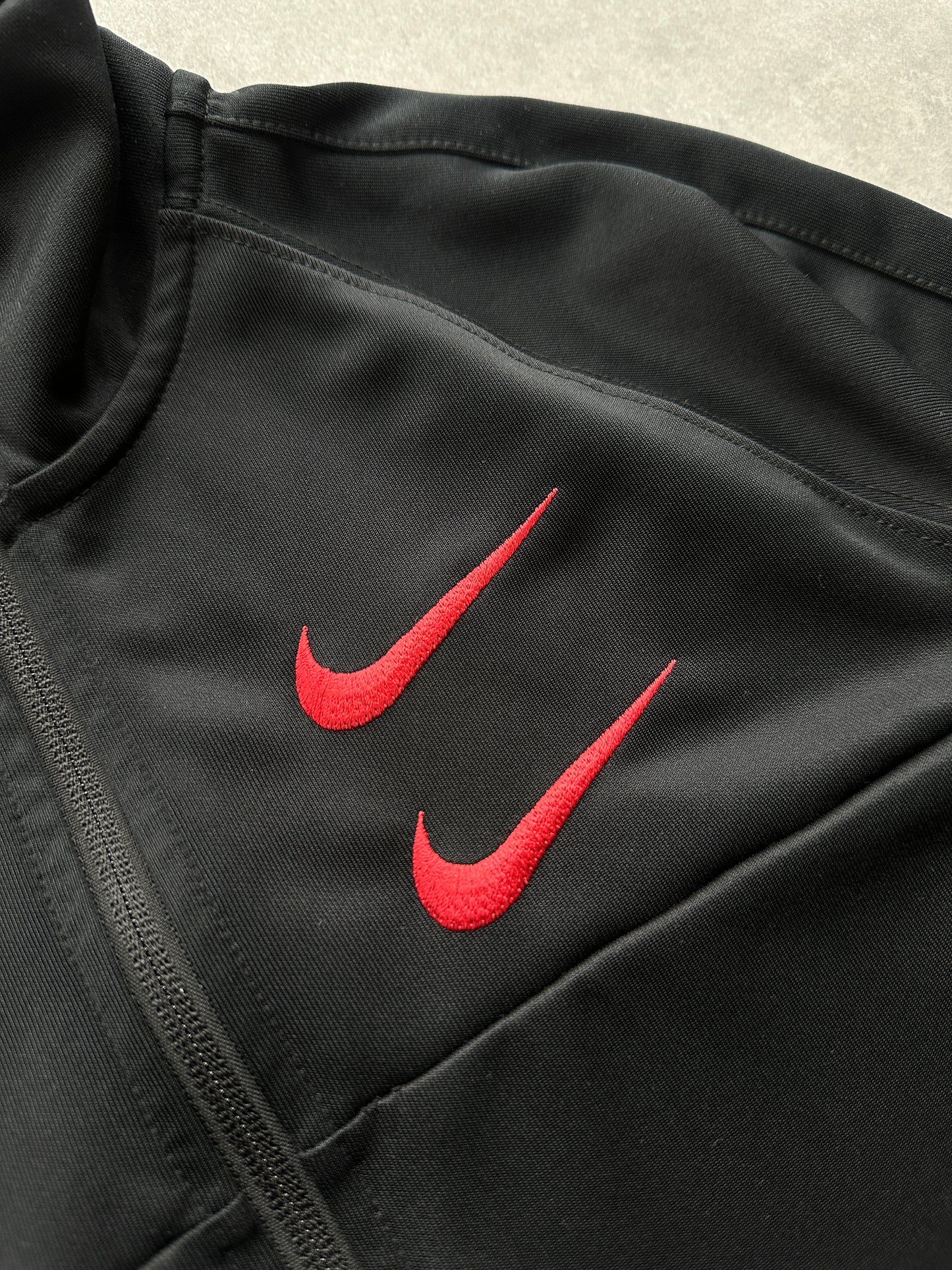 Nike Swoosh muška crna dukserica (S)