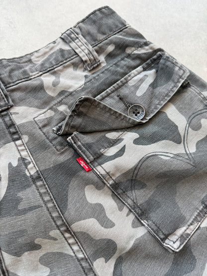 Levis 2000s muški oversized maskirni cargo šorc (M)