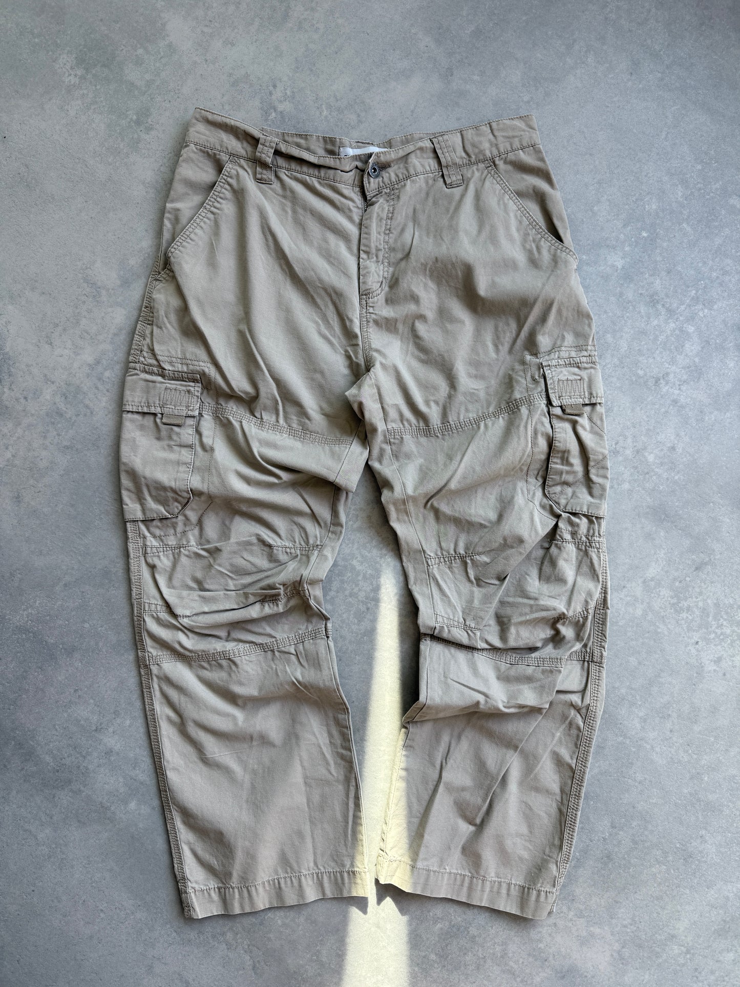 Clockhouse 2000s muške cargo hlace (34x30)