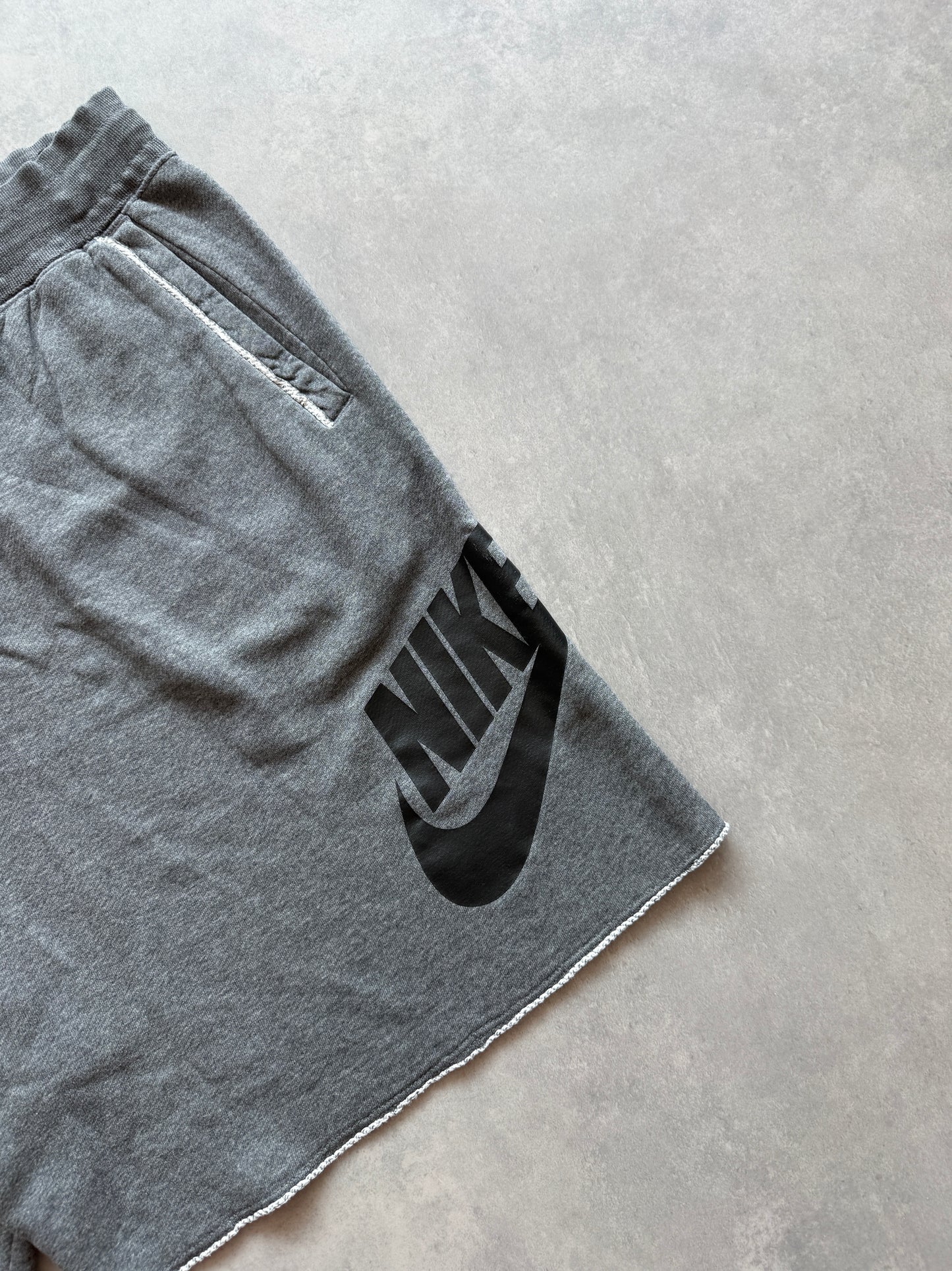 Nike muški sivi basic šorc (XL)
