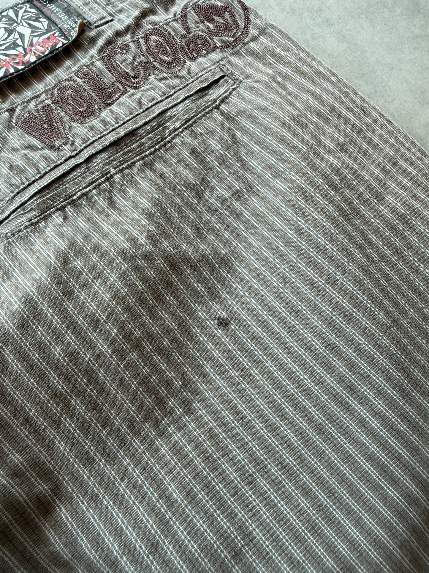Volcom 2000s muški prugasti šorc (L)