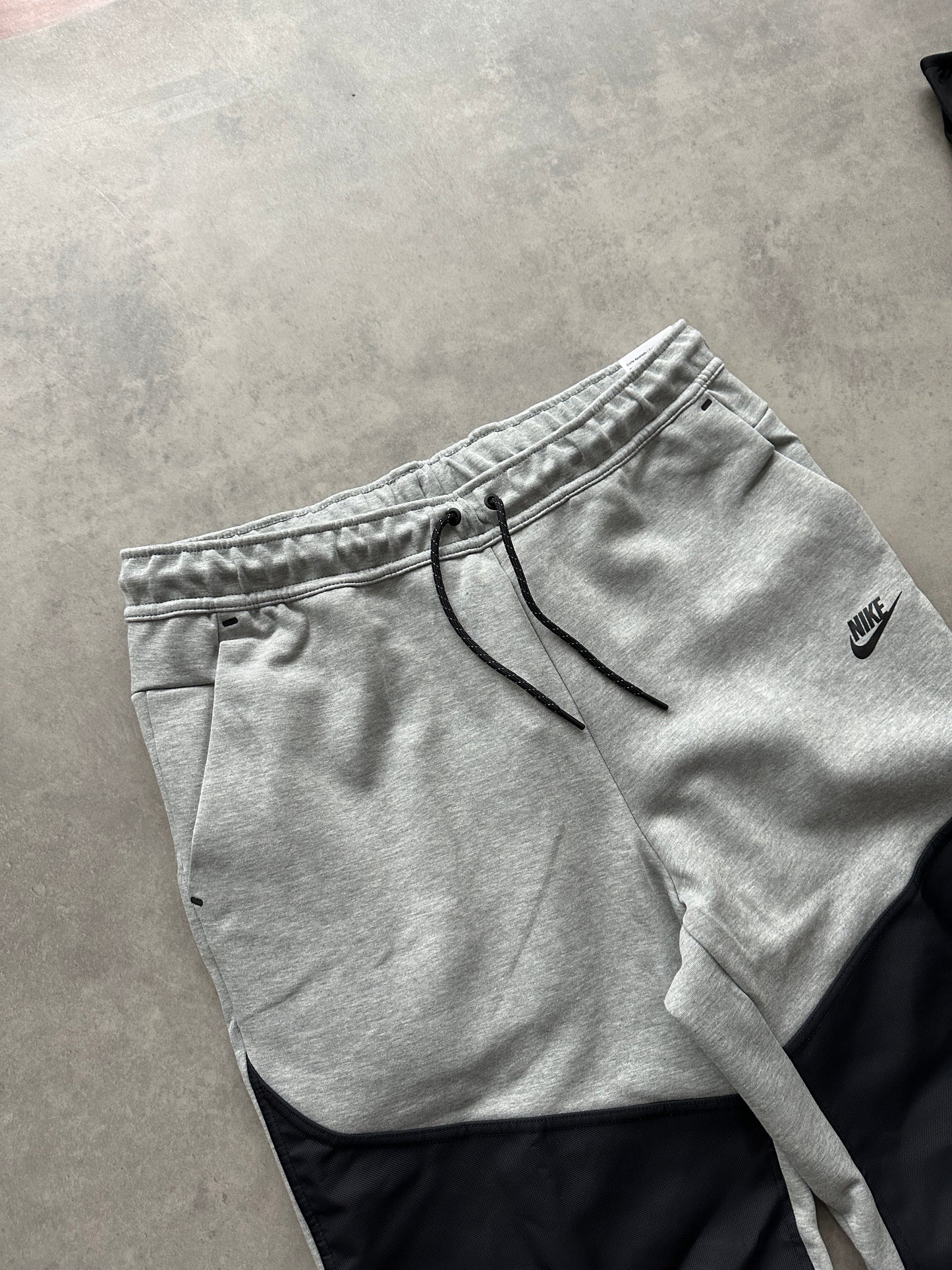 Nike Tech Fleece Hybrid muška siva trenerka (L, XL)