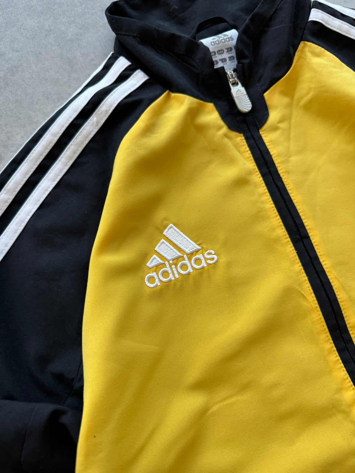 Adidas 2000s muška žuta šuškava dukserica (S)