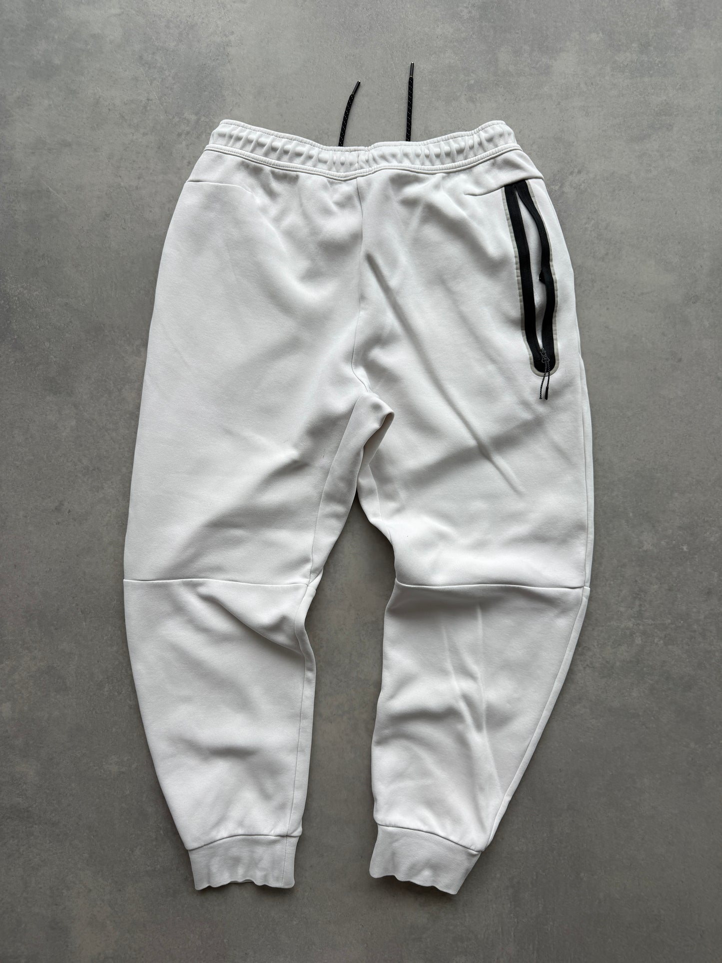 Nike Tech Fleece muška bijela trenerka (L)
