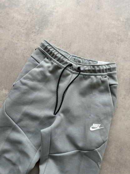 Nike Tech Fleece muška siva trenerka (XS)