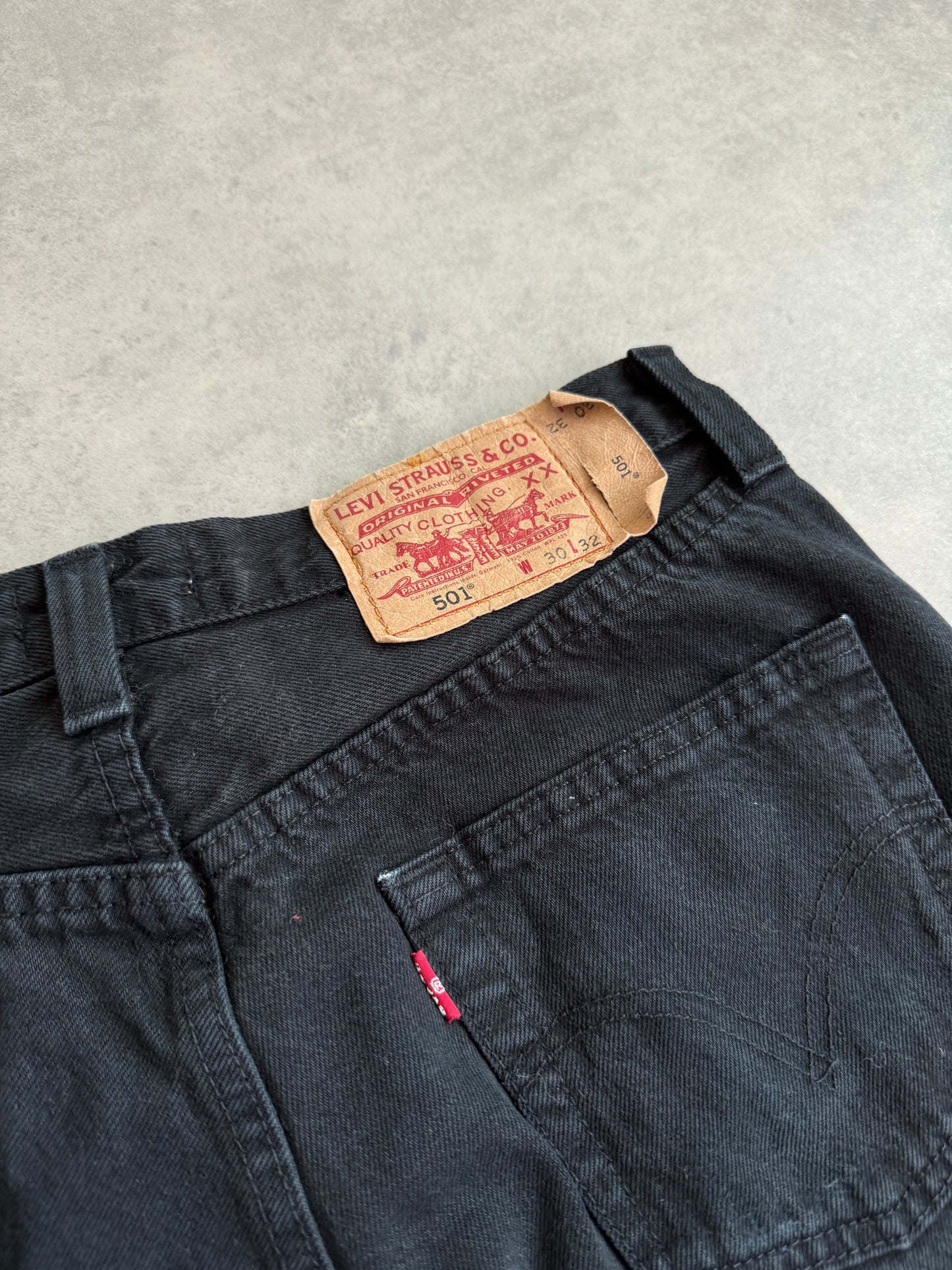 Levis 501 muške crne farmerke (30x32)