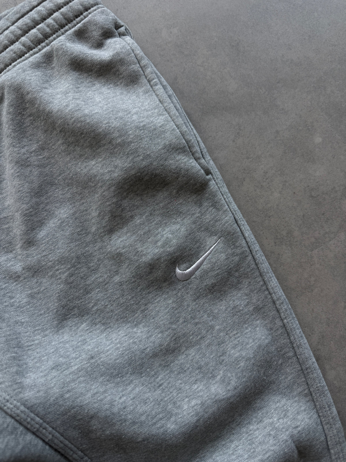 Nike muška basic siva slim fit trenerka (M)