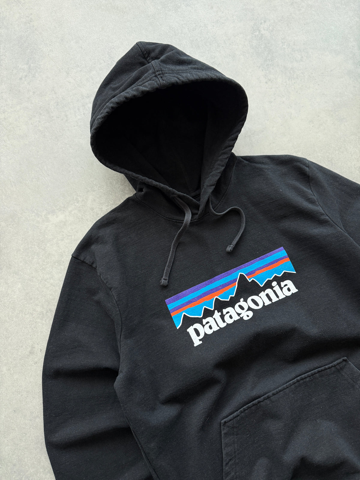 Patagonia muška crna dukserica (S)