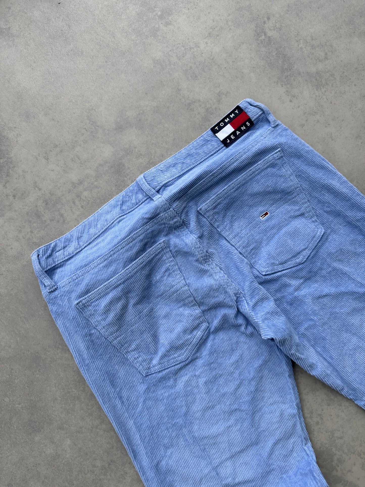 Tommy Jeans ženske samtane flared hlace (31x30)