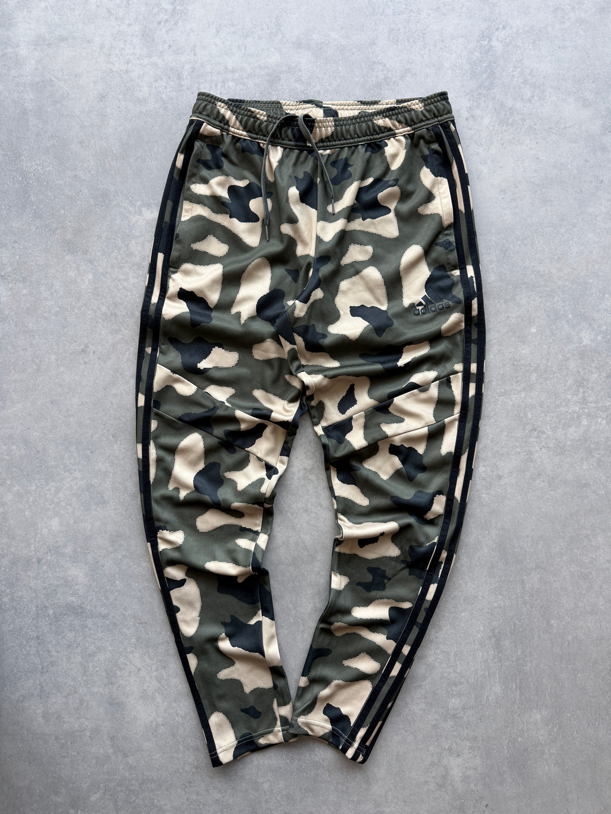 Adidas muška maskirna slim fit trenerka (M)