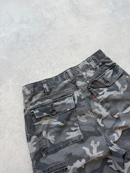 Levis 2000s muški oversized maskirni cargo šorc (M)
