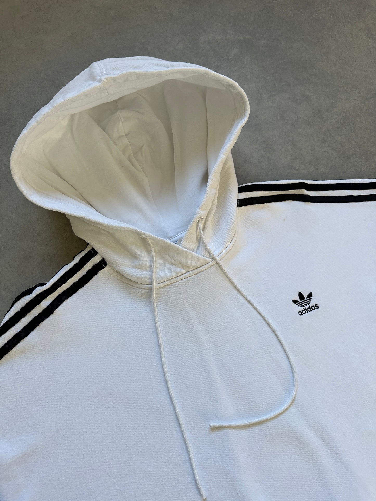 Adidas ženska bijela crop top dukserica (M)