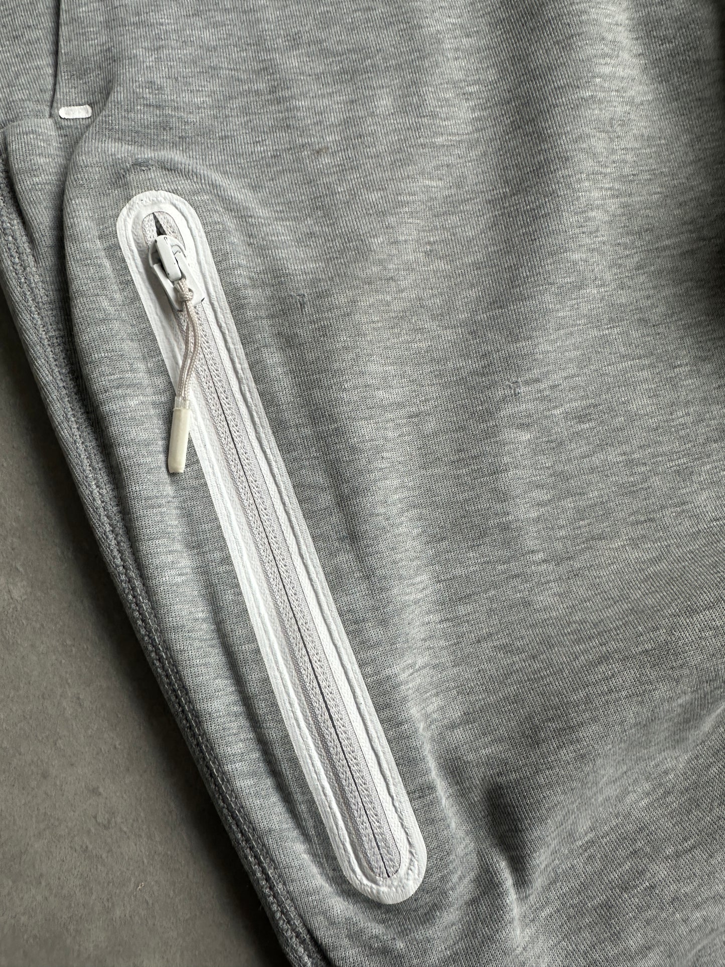 Nike Tech Fleece ženska siva trenerka (S)