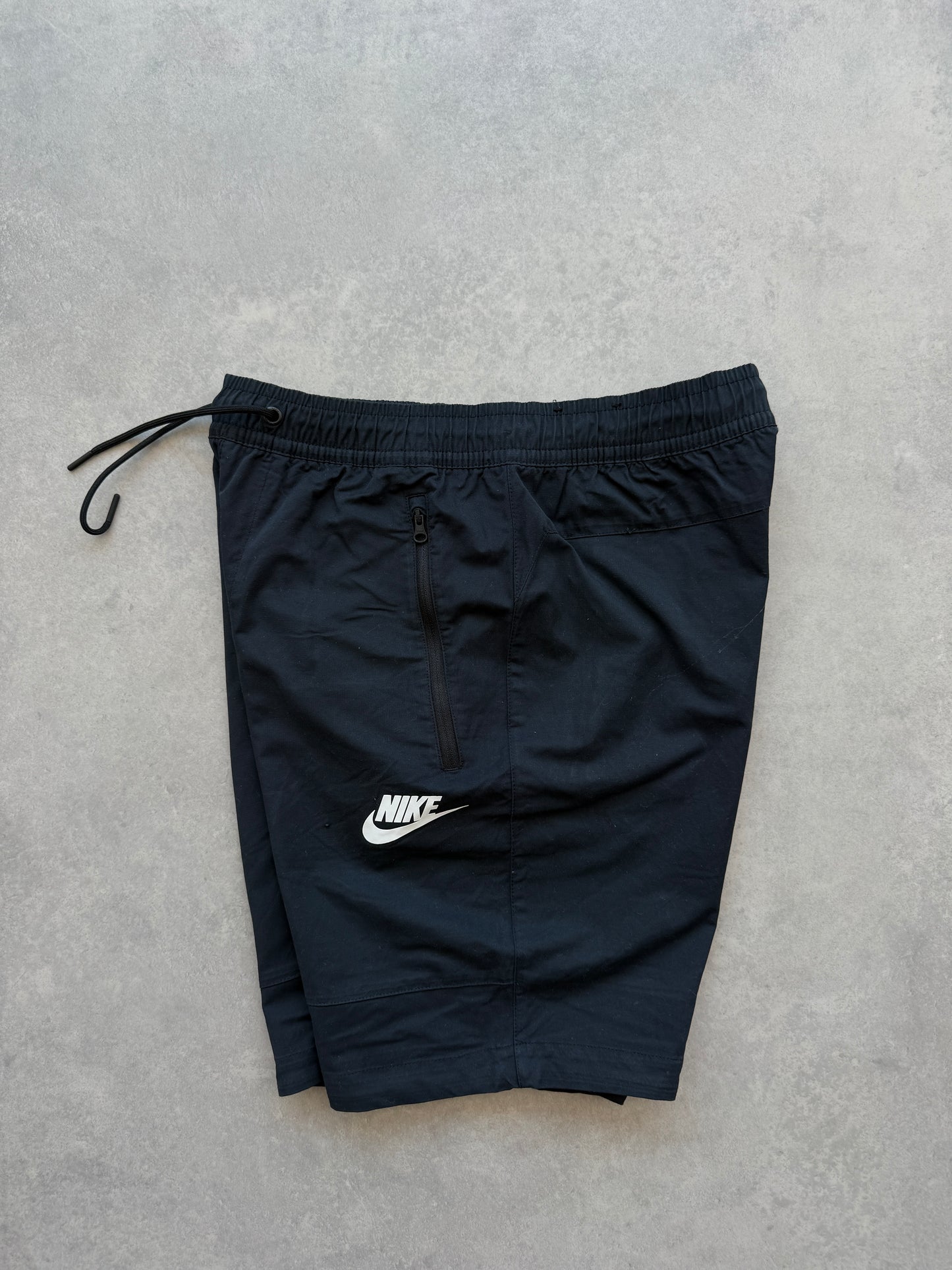 Nike muški basic crni šuškavi šorc (S)