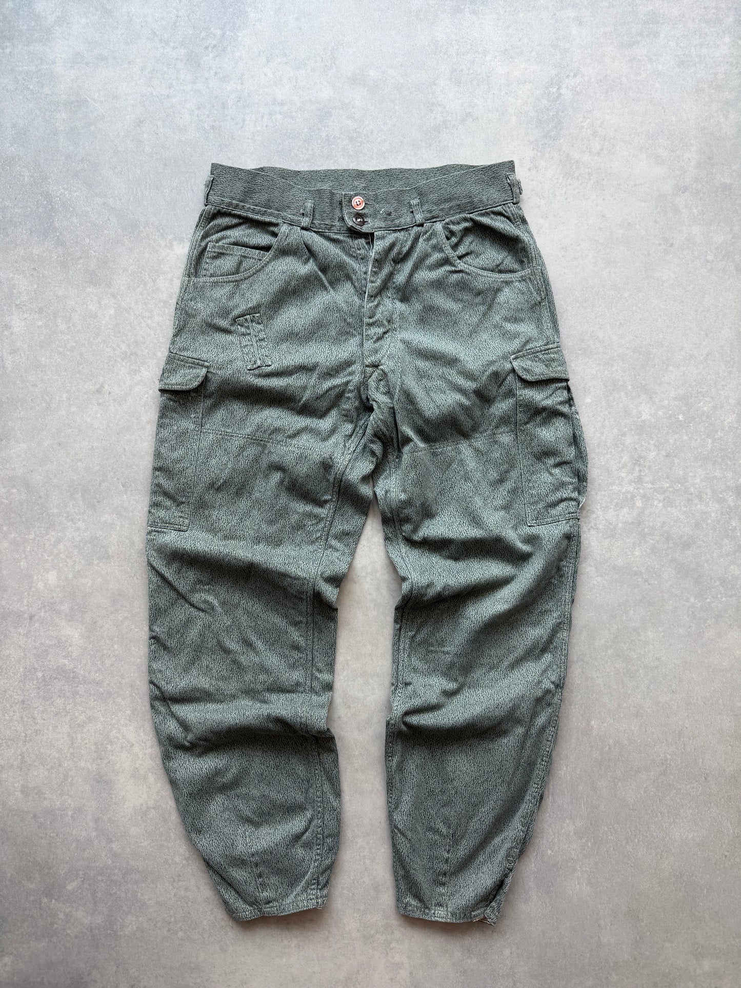 East German NVA Rain Drop camo vintage muške cargo hlace (M)