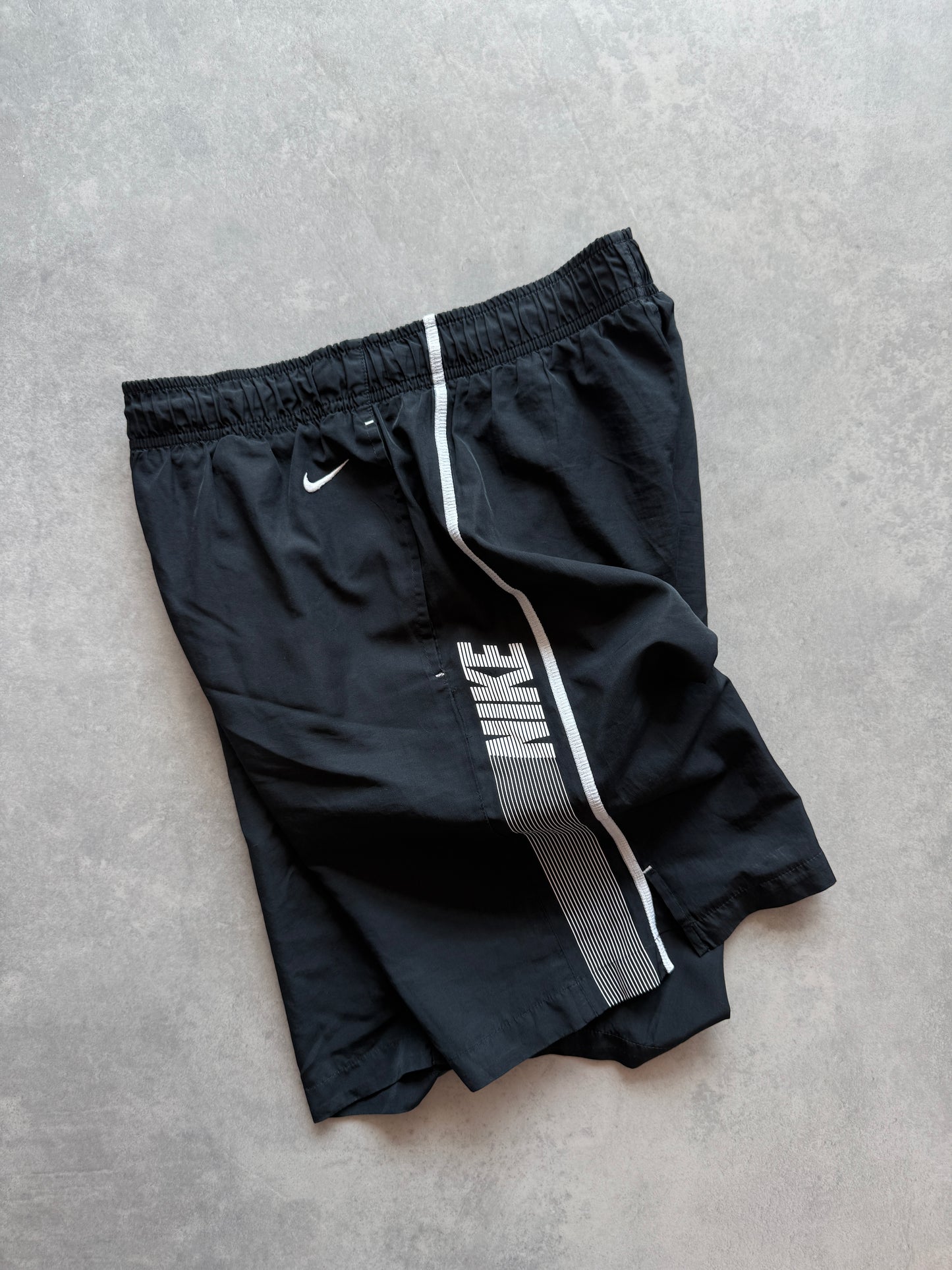 Nike ženski crni šuškavi šorc (M)