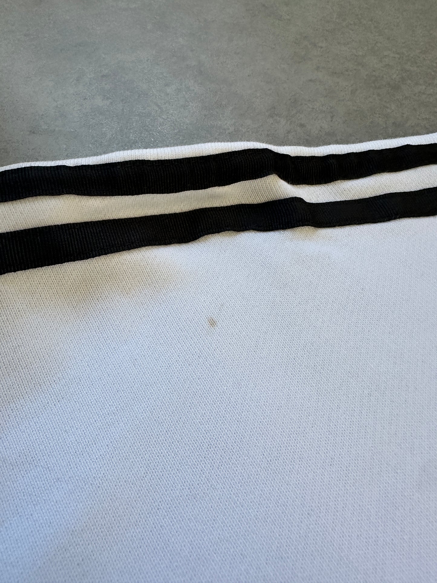 Adidas ženska bijela crop top dukserica (M)