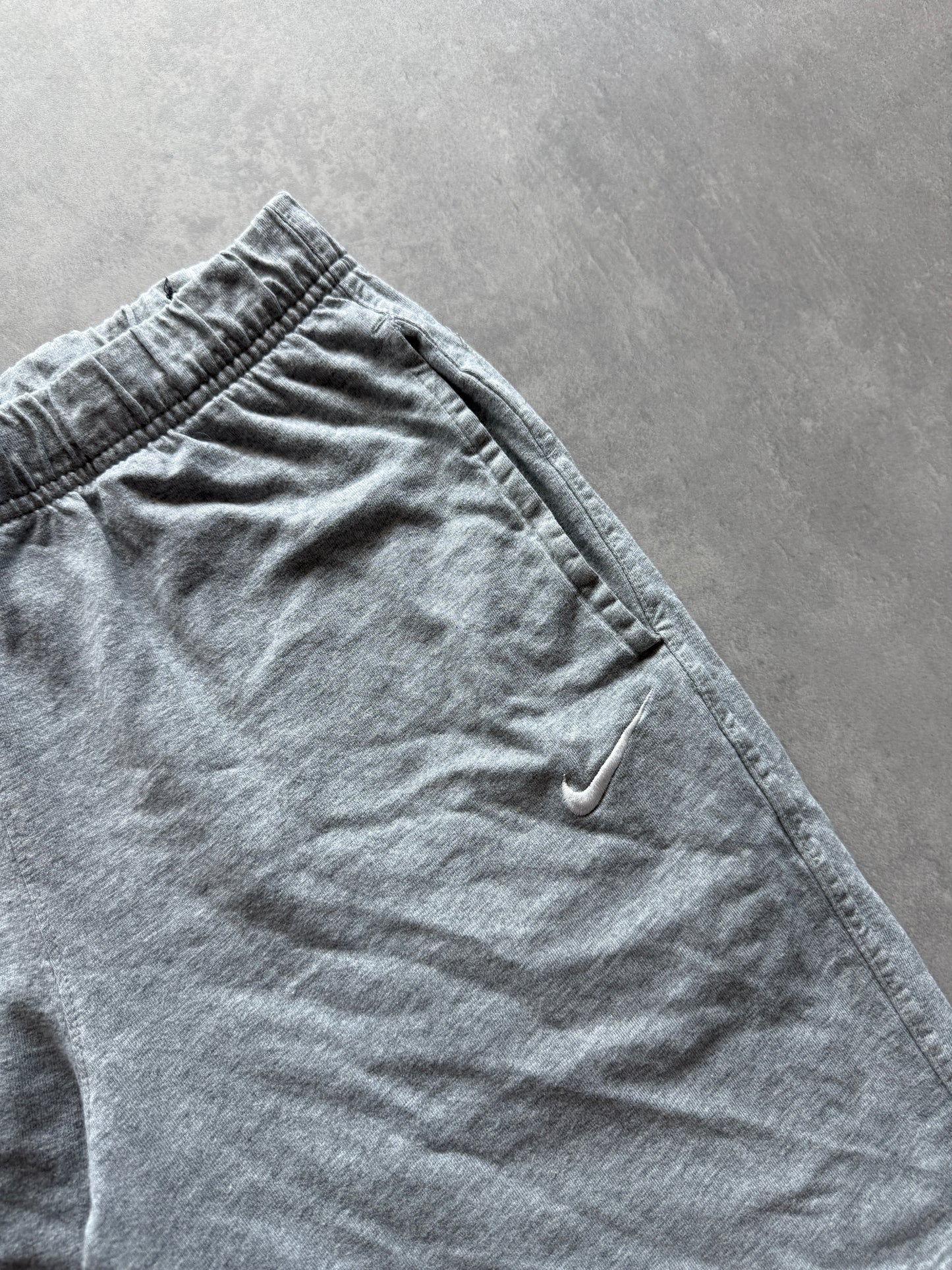 Nike muški basic sivi šorc (M)