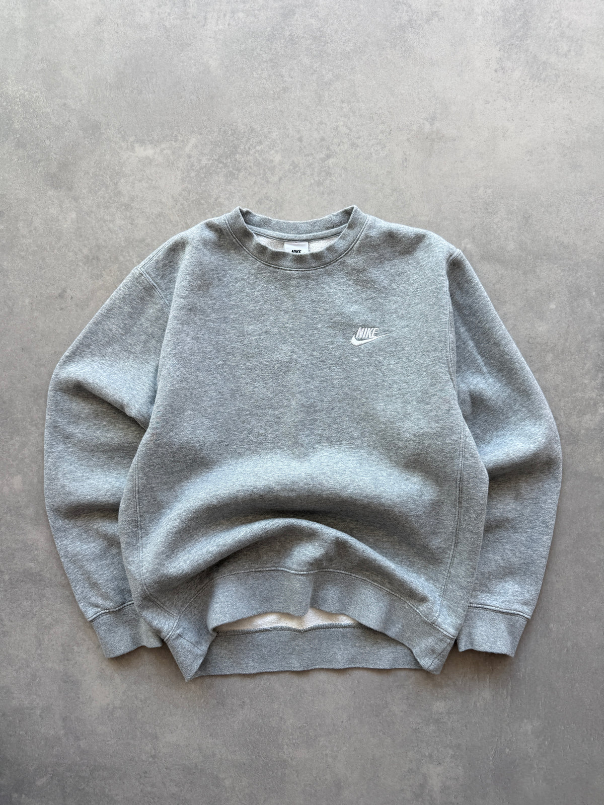 Nike muška siva basic dukserica (XS)
