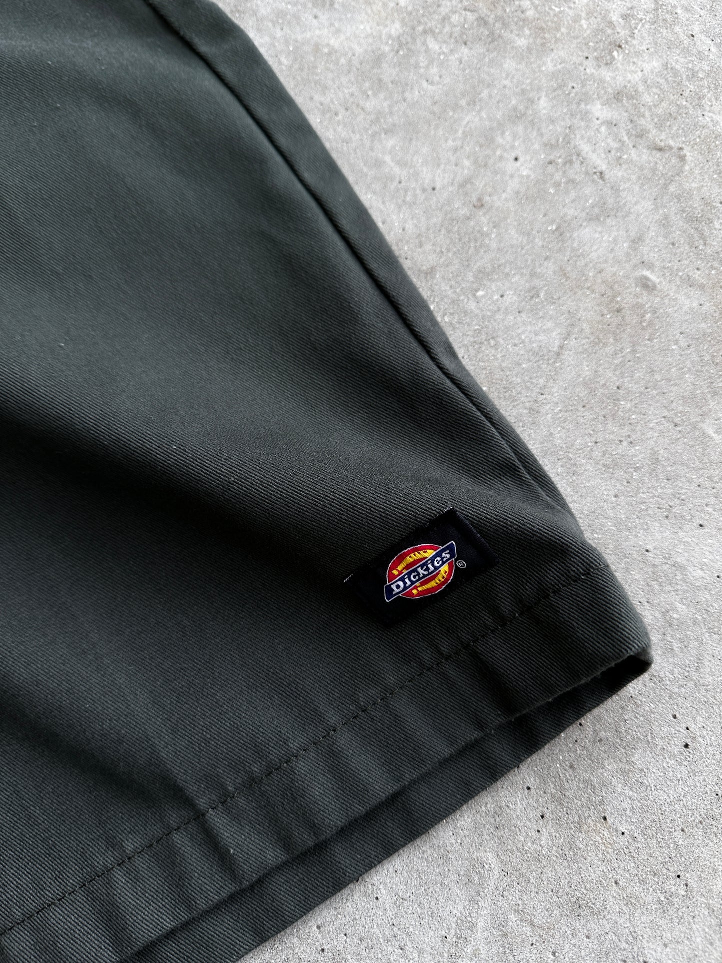 Dickies 2000s muški zeleni šorc (32)