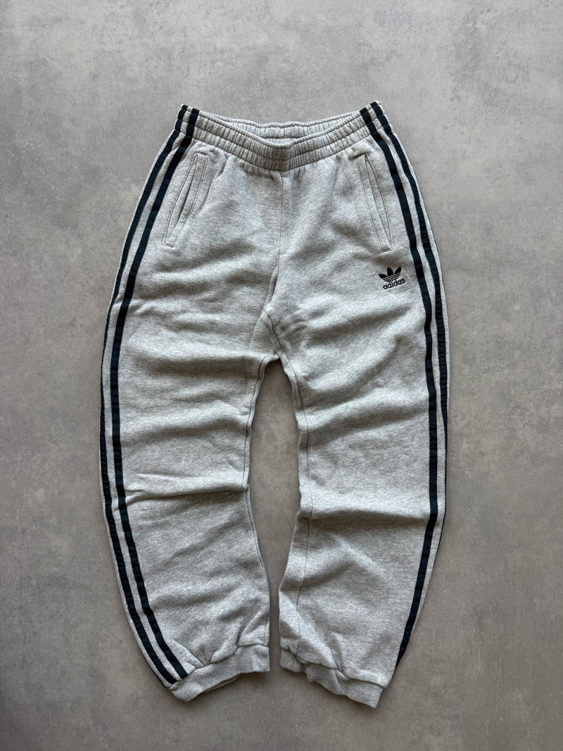 Adidas ženska basic siva baggy trenerka (XS)