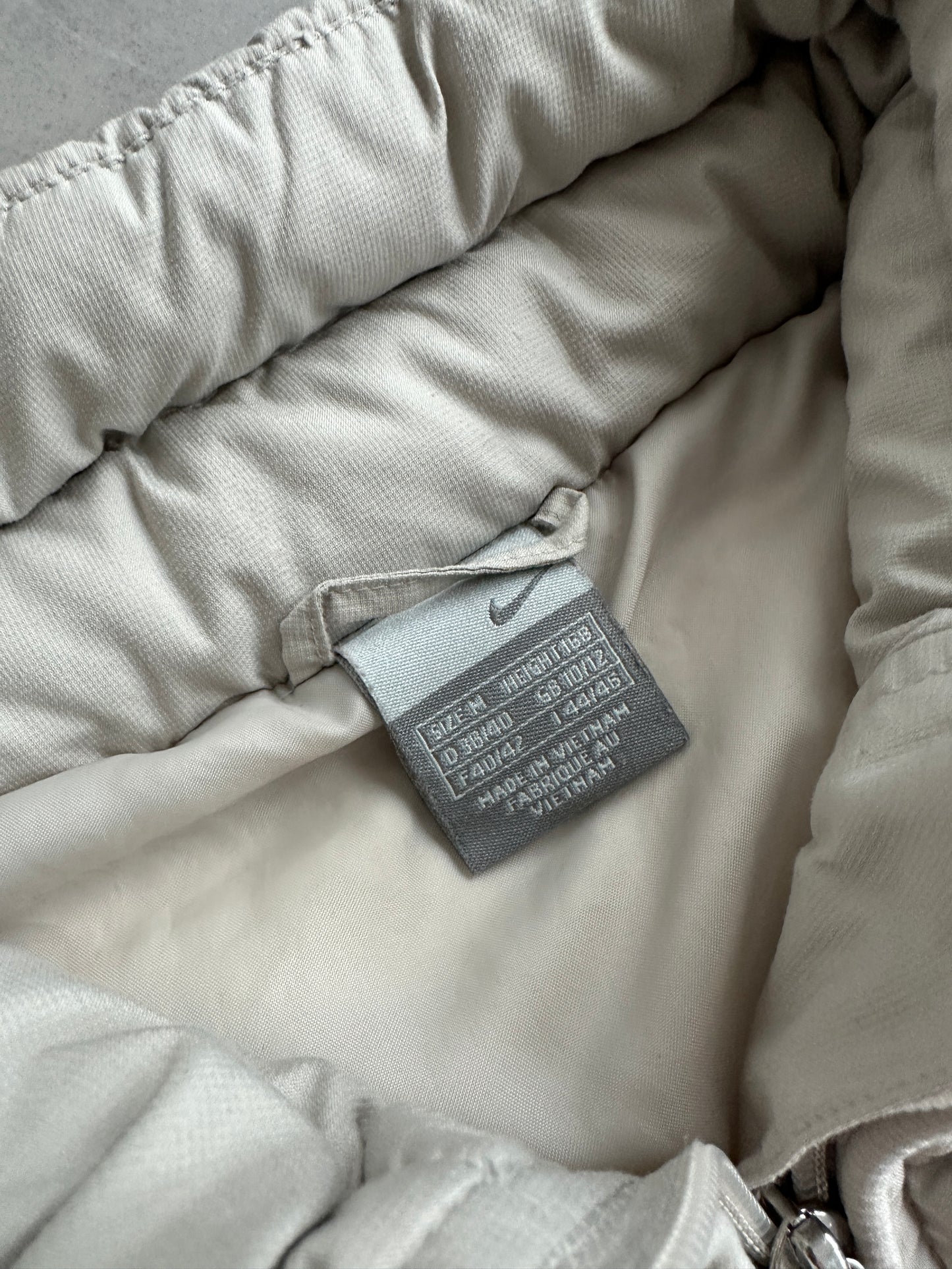 Nike 2000s ženska bijela puffer jakna (M)